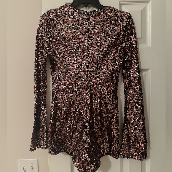 NWT CAMILA COELHO Revolve Sequin Yarah Romper Metallic Size XS - Picture 5 of 8